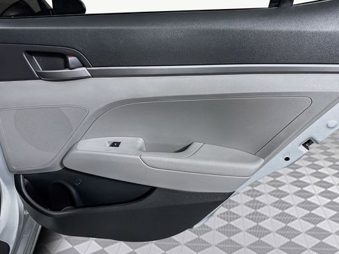 Used 2018 Hyundai Elantra SE image 26