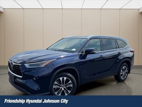 Used 2021 Toyota Highlander XLE AWD/4WD image 1