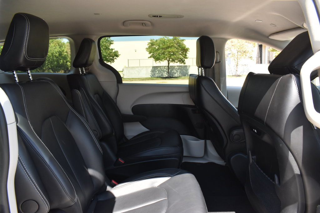 Used 2024 Chrysler Pacifica Limited FWD image 14