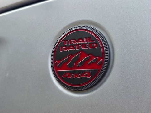 Used 2024 Jeep Gladiator Rubicon w/ Technology Group image 8