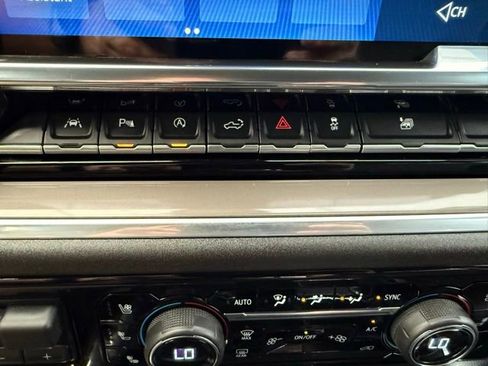 Used 2022 Chevrolet Silverado 1500 High Country w/ Technology Package image 32