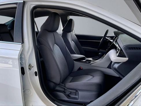 Used 2020 Toyota Camry LE FWD image 25
