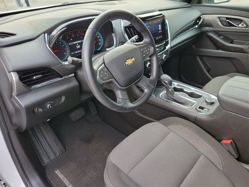 Used 2023 Chevrolet Traverse LT image 16