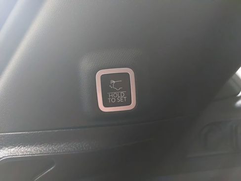 Used 2023 Jeep Grand Cherokee Altitude image 13