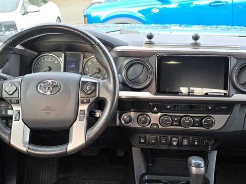 Used 2019 Toyota Tacoma Limited image 21
