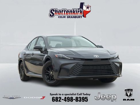Used 2025 Toyota Camry LE image 1