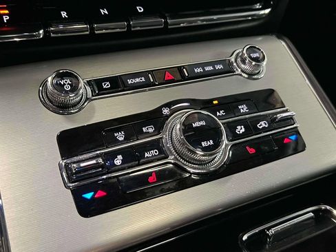 Used 2022 Lincoln Aviator AWD w/ Premium Package image 33