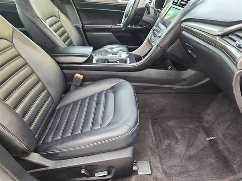 Used 2020 Ford Fusion SEL image 26