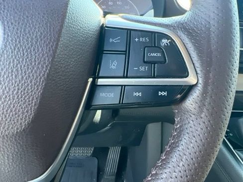 Used 2022 Toyota Sienna Platinum AWD/4WD image 15