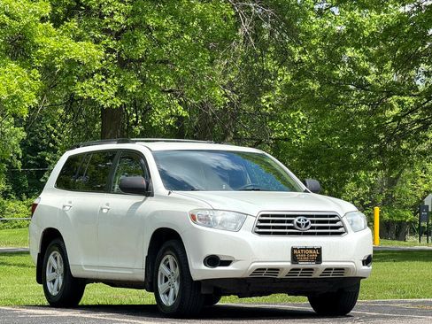 Used 2010 Toyota Highlander 2WD image 2