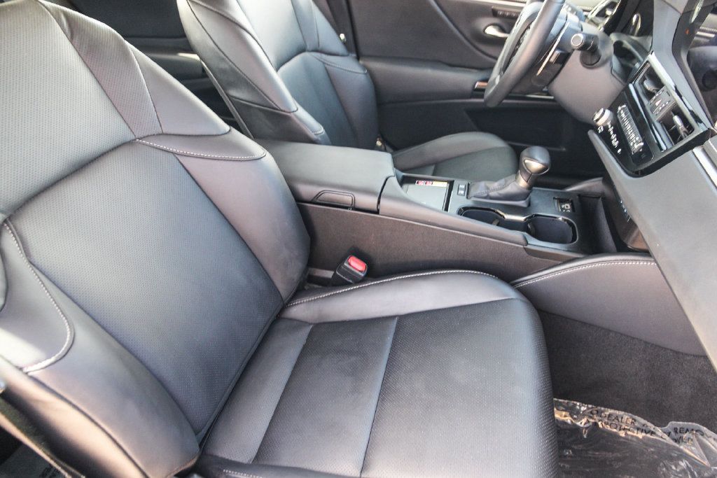 Certified 2025 Lexus ES 300h w/ Premium Package FWD image 18