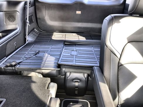 Used 2025 Nissan Pathfinder SL w/ SL Premium Package image 23