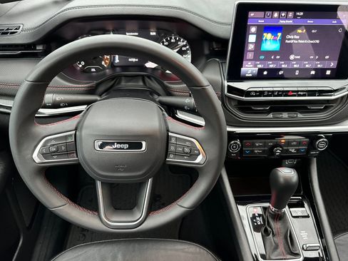 Used 2024 Jeep Compass Trailhawk image 15