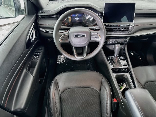 Used 2025 Jeep Compass Trailhawk AWD/4WD image 20