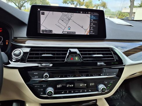 Used 2020 BMW 530e w/ Premium Package image 24