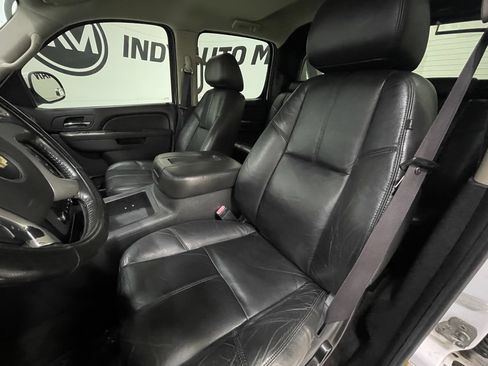 Used 2011 Chevrolet Avalanche LT w/ Suspension Package, Off-Road AWD/4WD image 12