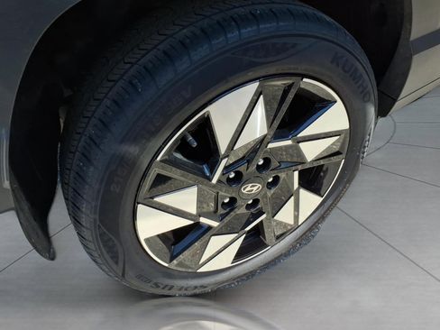 Used 2024 Hyundai Kona SEL AWD/4WD image 5
