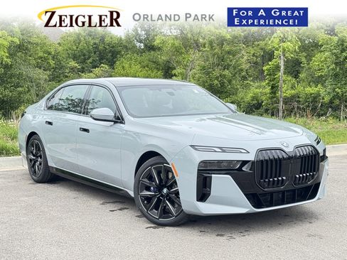 Used 2025 BMW 760i xDrive image 1