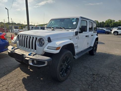 Used 2022 Jeep Wrangler Unlimited Sahara w/ Dual Top Group AWD/4WD image 5