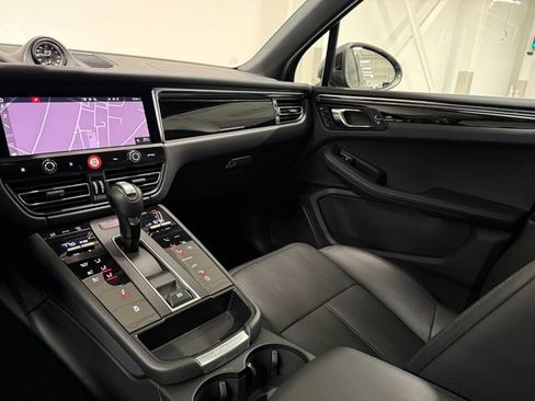 Certified 2026 Porsche Macan AWD/4WD image 16