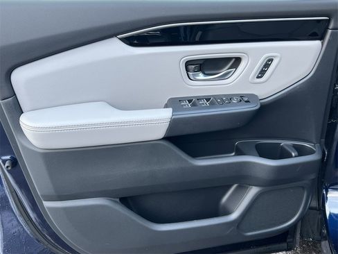 New 2025 Honda Pilot EX-L image 14