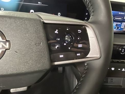 Used 2025 Nissan Murano SV FWD image 16