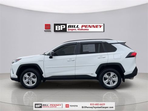 Used 2020 Toyota RAV4 LE image 2