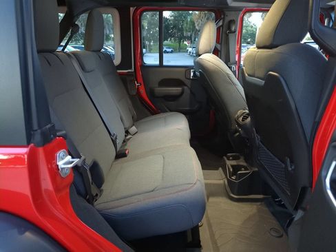 Used 2024 Jeep Wrangler Unlimited Rubicon AWD/4WD image 24