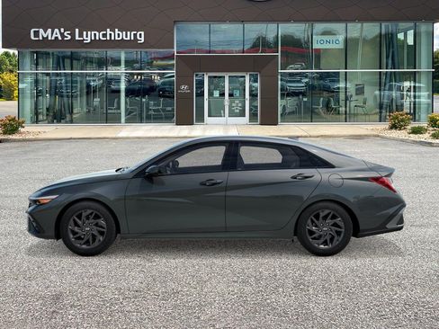 New 2026 Hyundai Elantra Hybrid FWD image 3