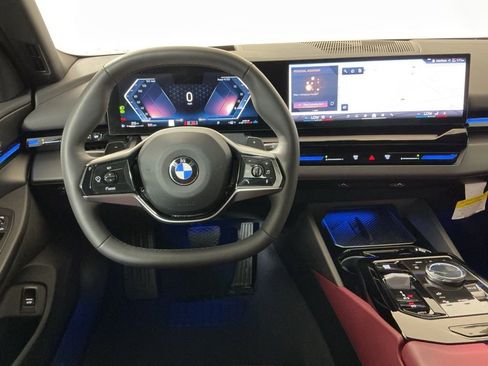 Certified 2025 BMW 530i w/ Premium Package image 9