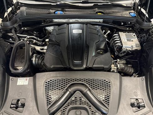 Used 2021 Porsche Macan S AWD/4WD image 25