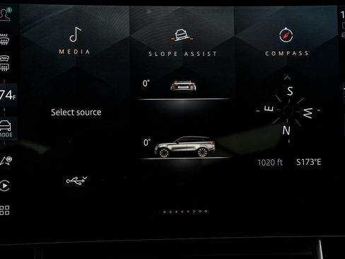 Used 2025 Land Rover Range Rover Velar Dynamic SE image 23