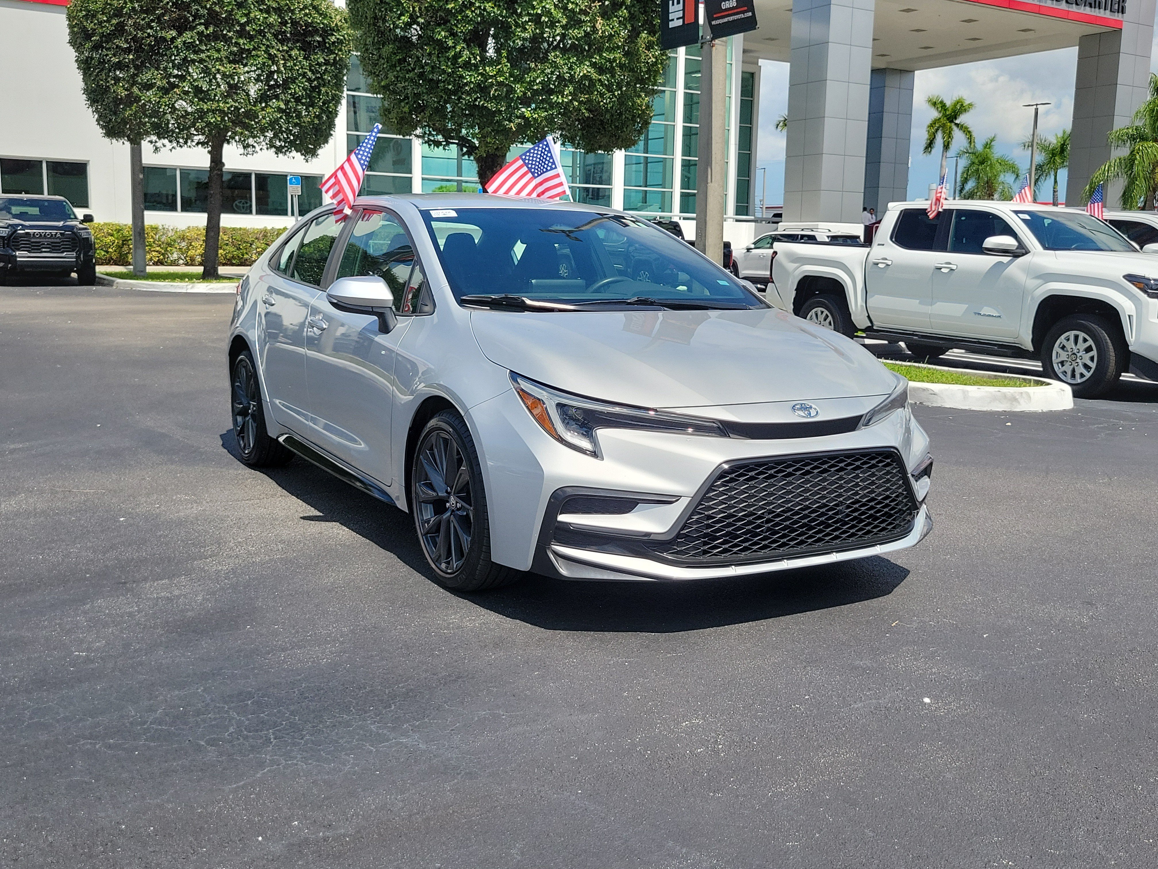 Used 2024 Toyota Corolla SE FWD image 2