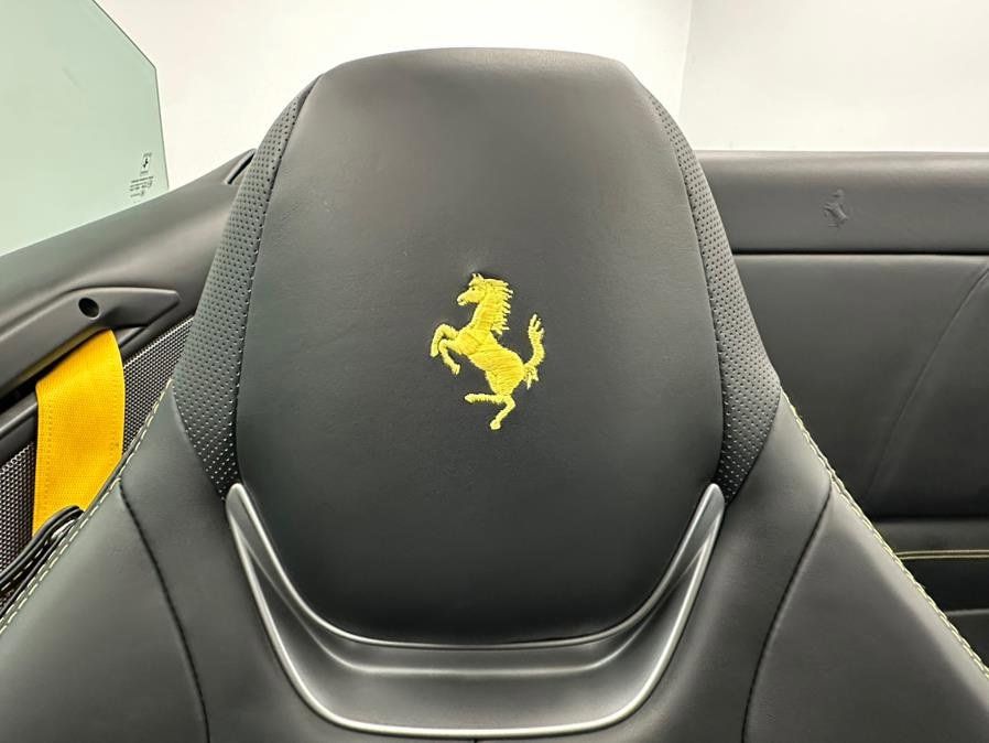 Used 2019 Ferrari Portofino RWD image 55