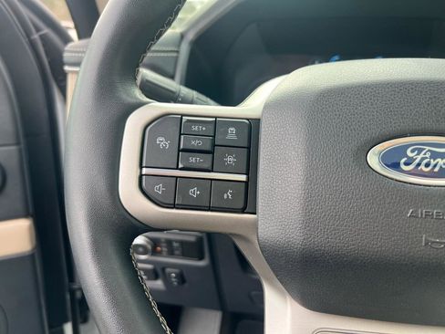 Used 2022 Ford Expedition Limited image 15