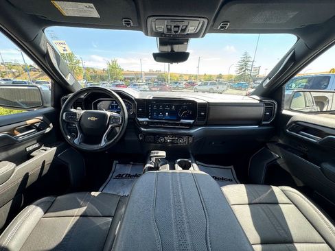 Certified 2025 Chevrolet Silverado 1500 High Country image 2