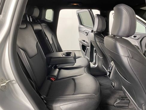 Used 2024 Jeep Compass Latitude image 11