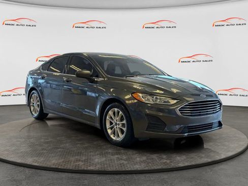 Used 2019 Ford Fusion SE FWD image 3