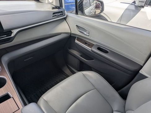 Used 2021 Toyota Sienna XLE w/ XLE Plus Package FWD image 19