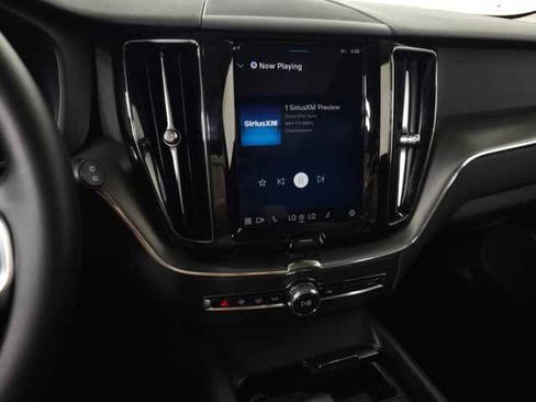 Used 2025 Volvo XC60 B5 Core AWD/4WD image 23