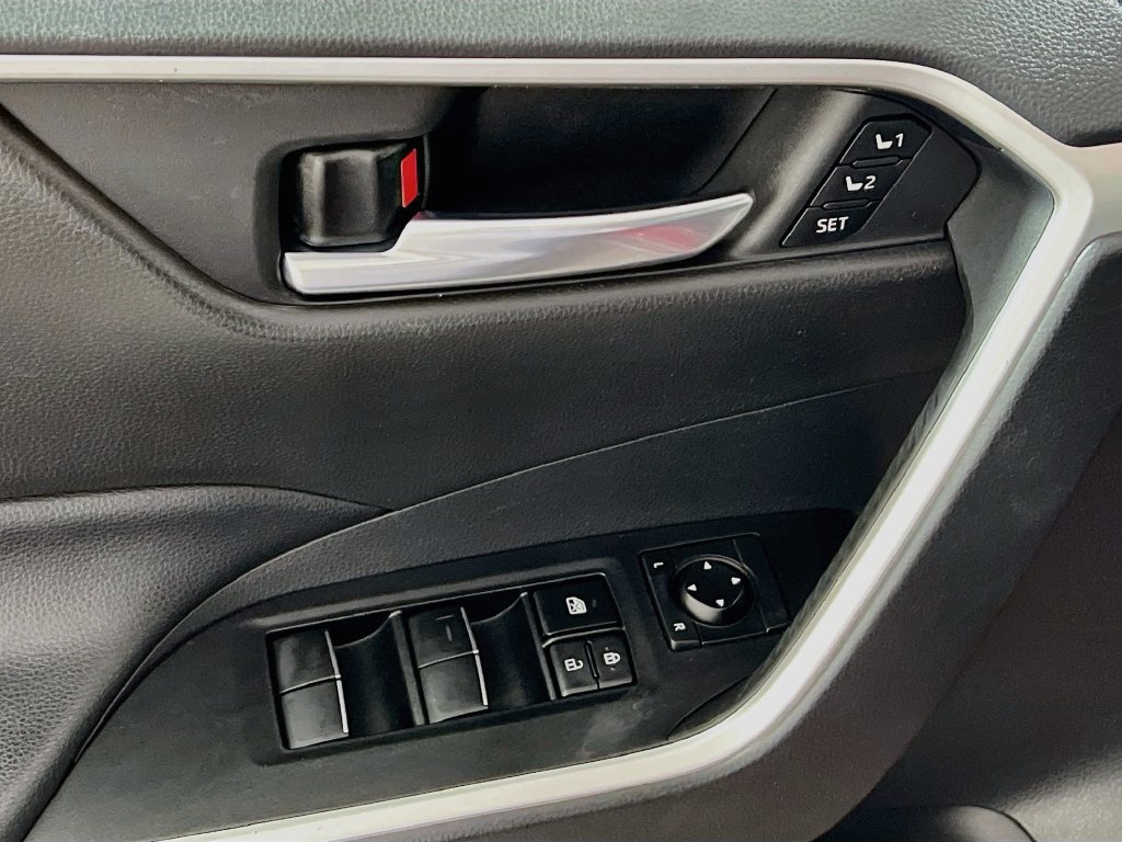 Certified 2021 Toyota RAV4 XLE Premium AWD/4WD image 16