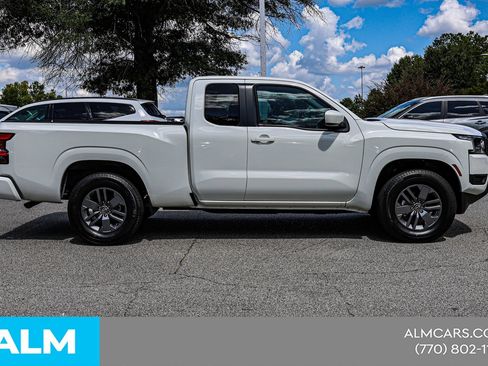 Used 2025 Nissan Frontier SV RWD image 10