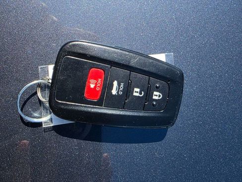 Used 2021 Toyota Avalon XLE w/ Moonroof Package image 10