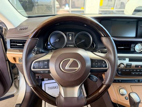 Used 2016 Lexus ES 350 w/ Premium Package w/Wood Trim image 11