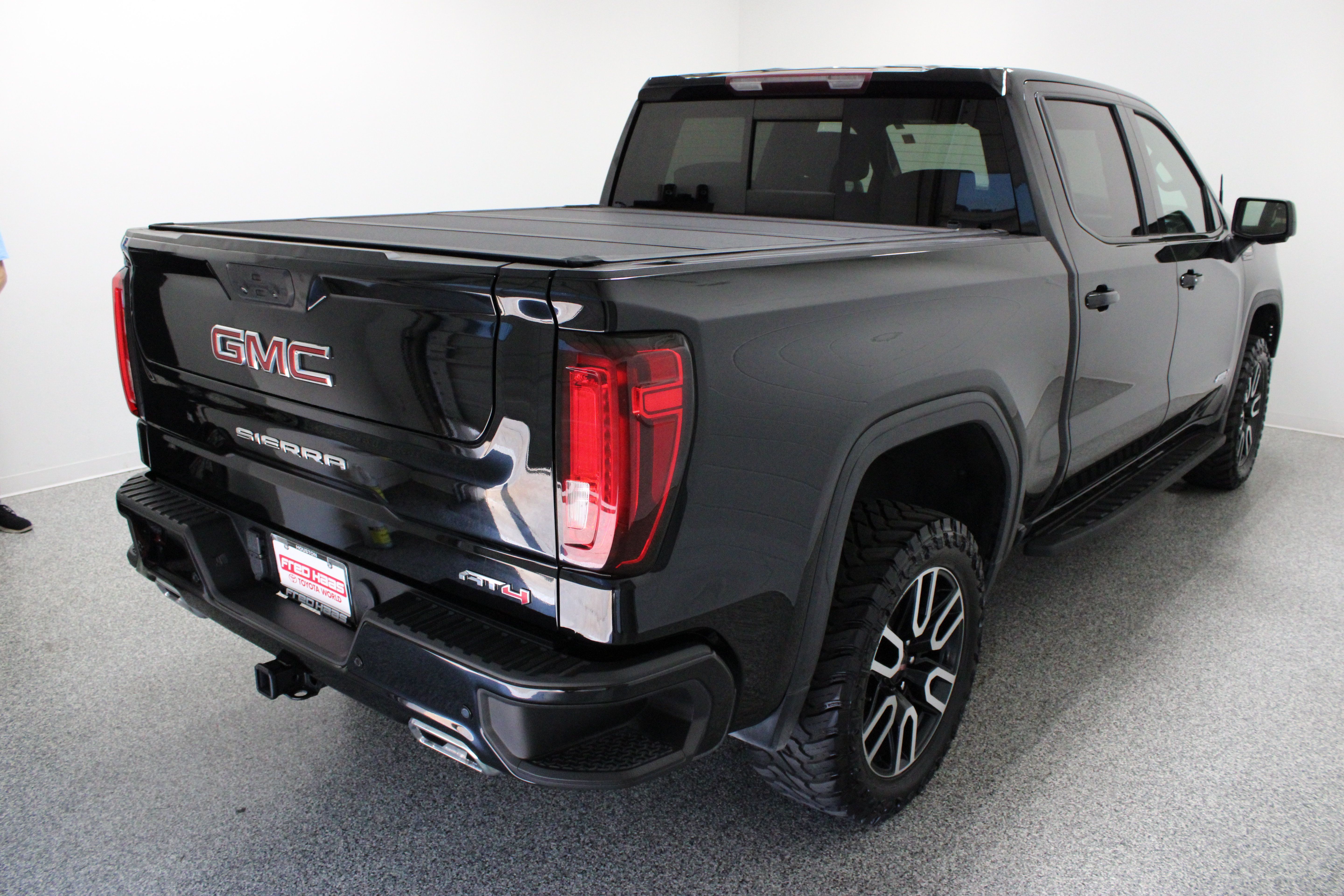 Used 2023 GMC Sierra 1500 AT4 w/ AT4 Preferred Package AWD/4WD image 7