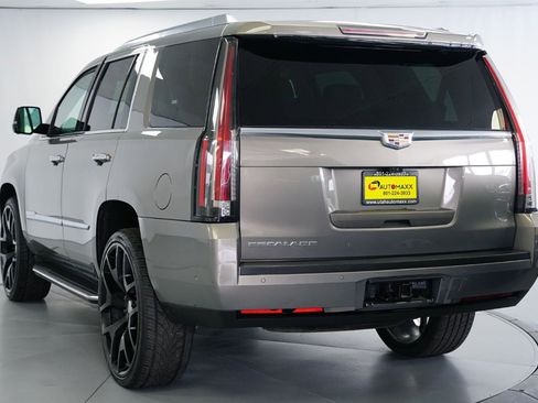 Used 2018 Cadillac Escalade Premium Luxury image 7