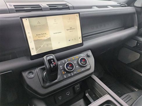 Used 2024 Land Rover Defender 130 X-Dynamic SE image 11