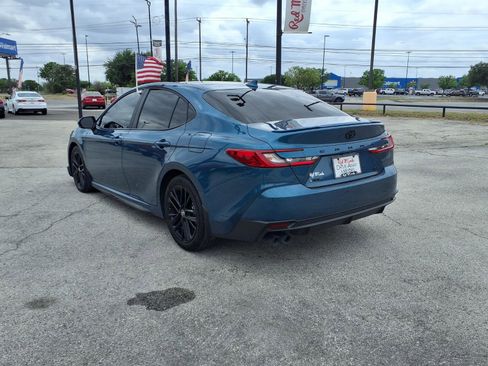 Used 2025 Toyota Camry SE w/ Convenience Package image 6