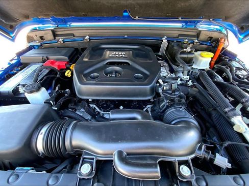 Used 2022 Jeep Wrangler Unlimited Rubicon 4xe AWD/4WD image 32