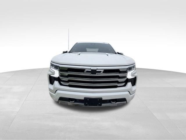 Used 2025 Chevrolet Silverado 1500 High Country AWD/4WD image 3